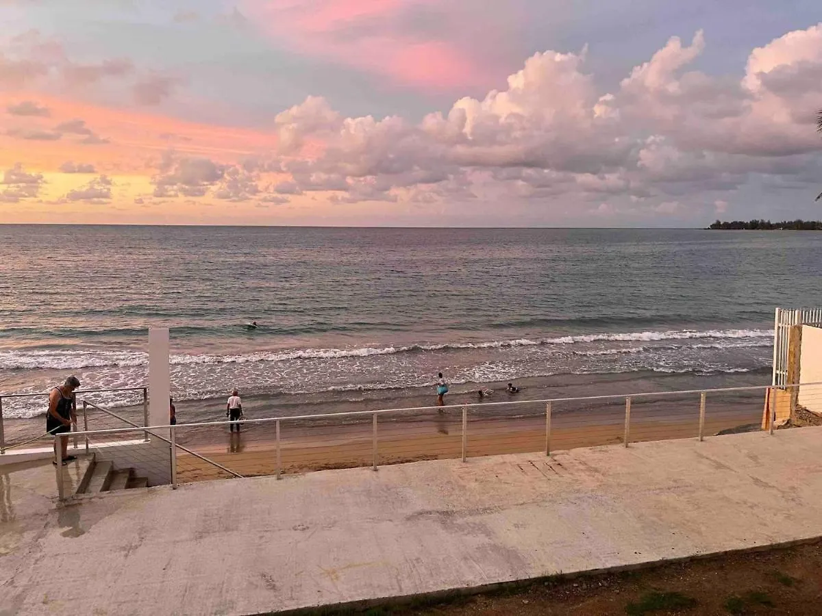 True Beachfront Oasis With Amazing Views Life ルキリョ 0*,  プエルトリコ