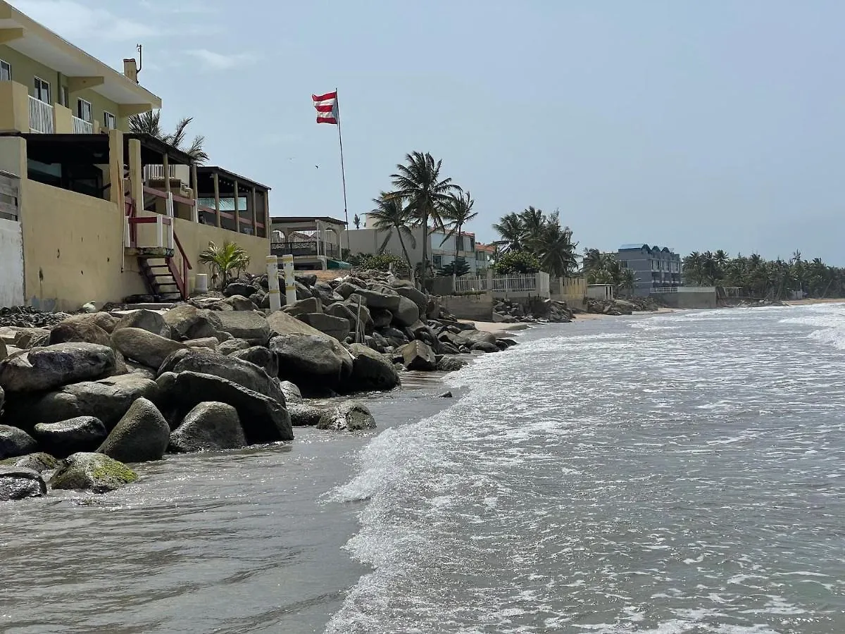 True Beachfront Oasis With Amazing Views Life ルキリョ 0*,  プエルトリコ