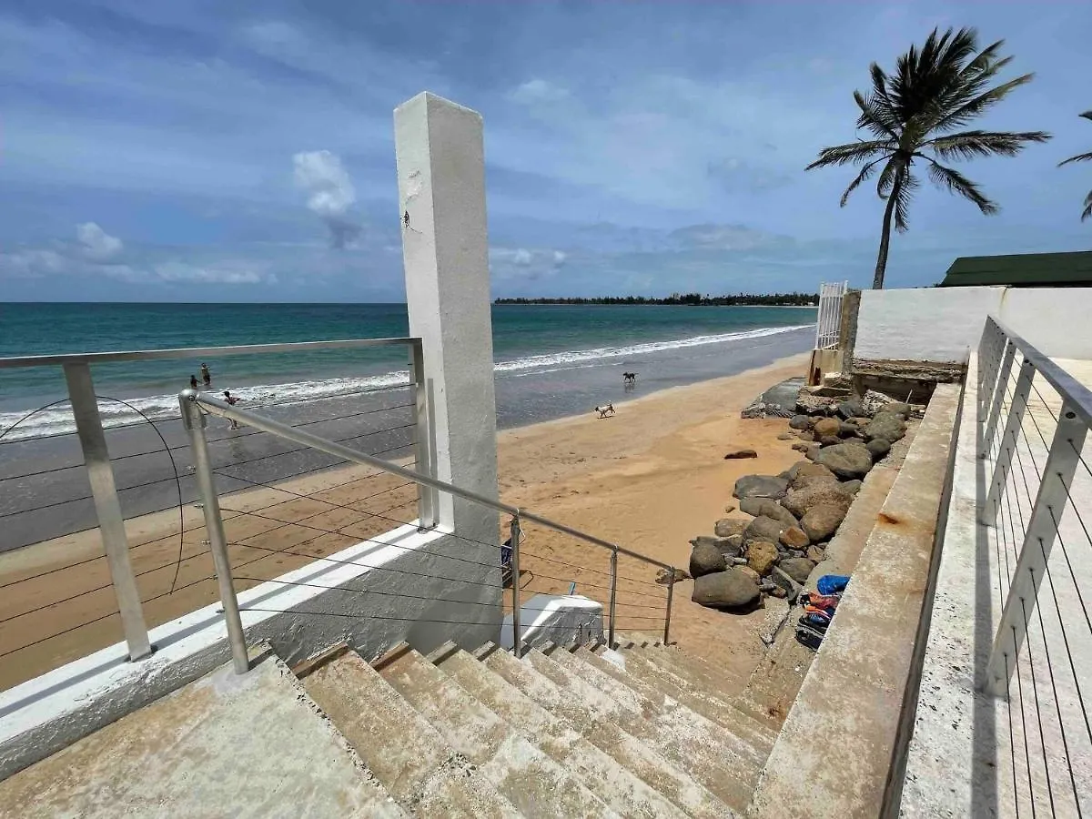 True Beachfront Oasis With Amazing Views Life ルキリョ アパート