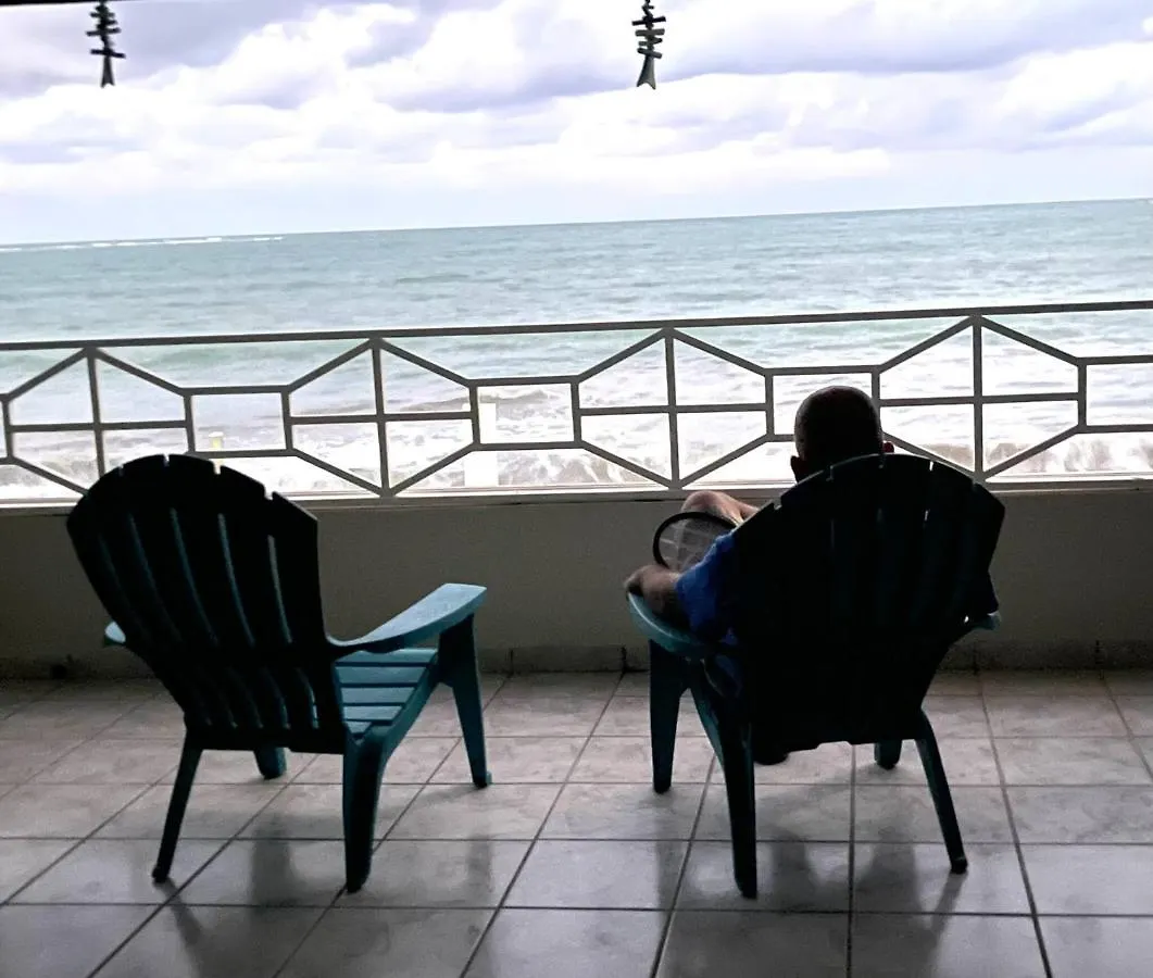True Beachfront Oasis With Amazing Views Life ルキリョ
