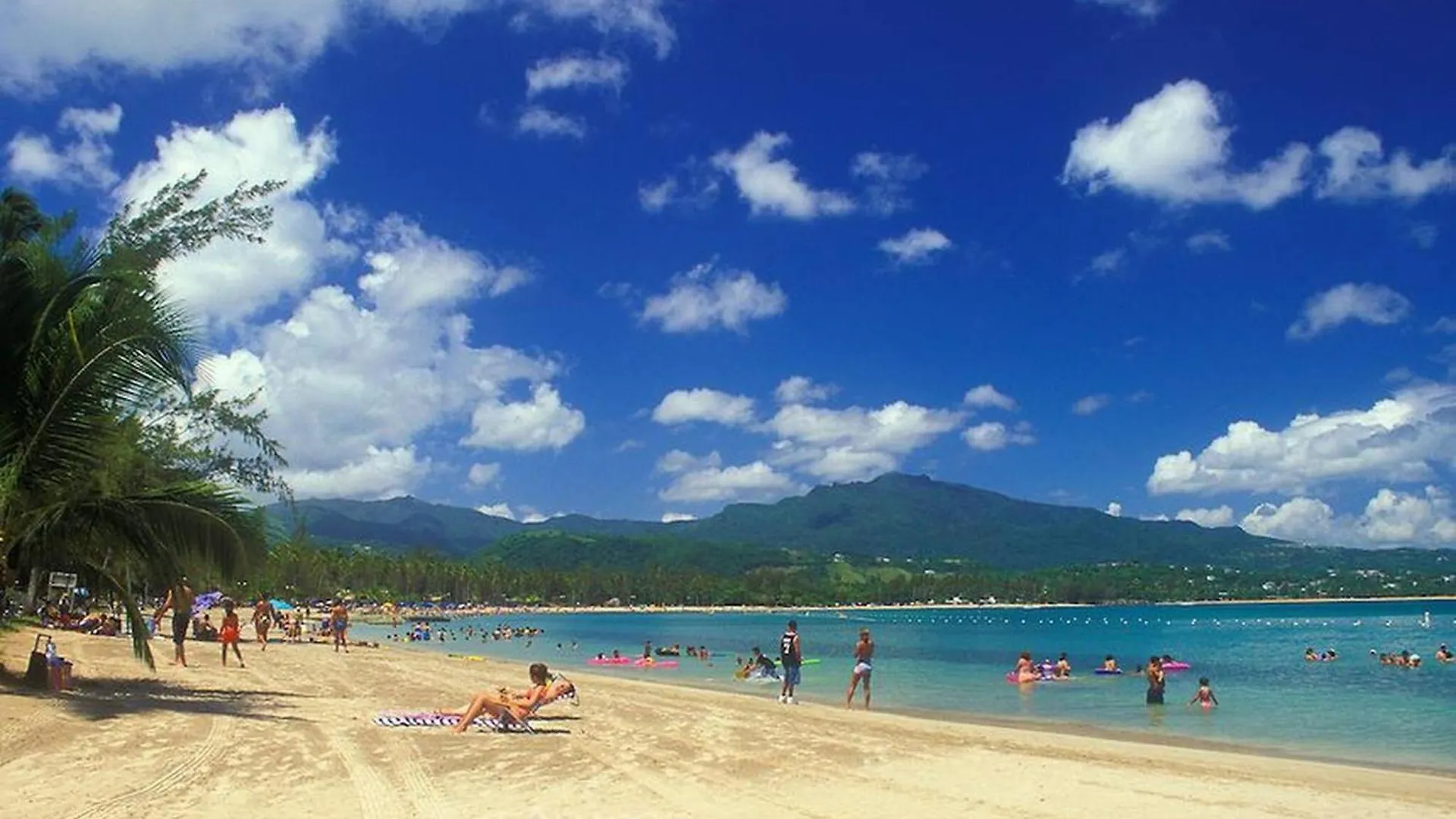 True Beachfront Oasis With Amazing Views Life ルキリョ アパート