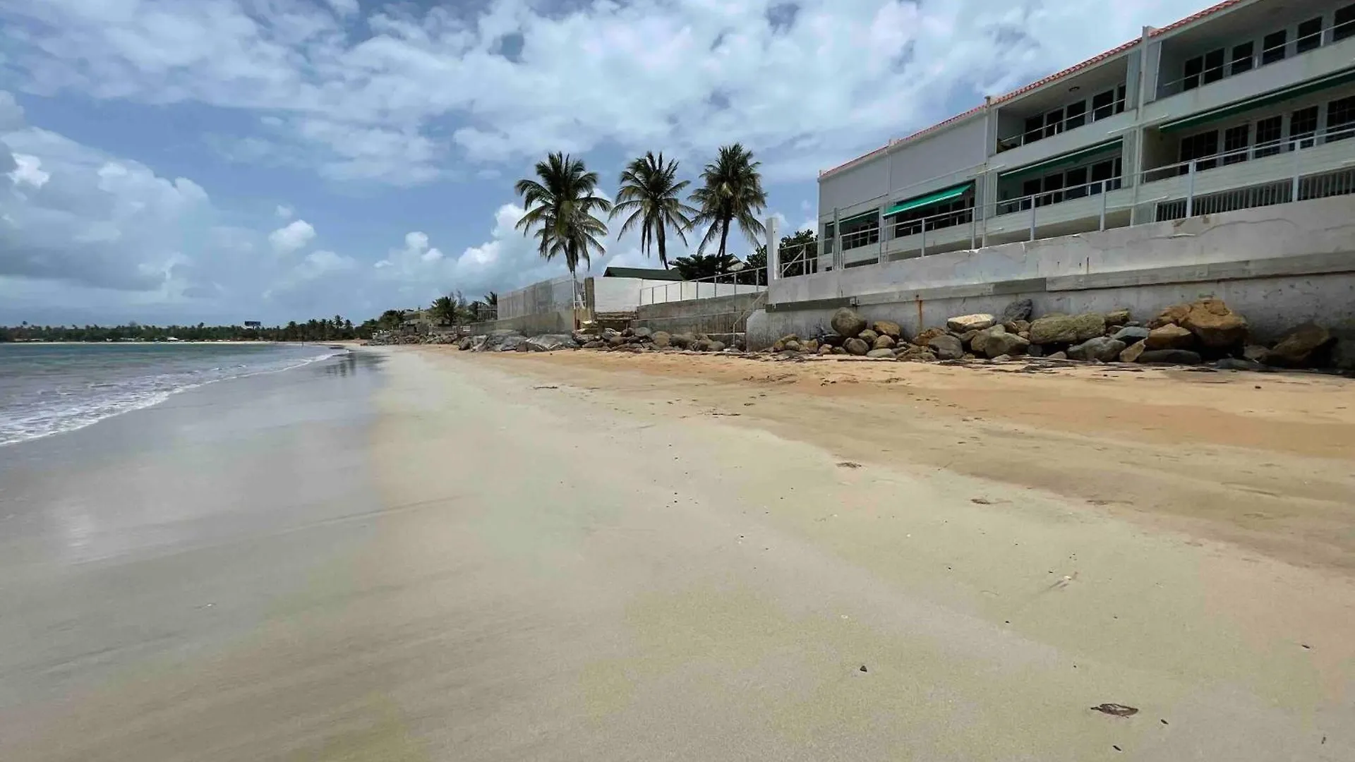 アパート True Beachfront Oasis With Amazing Views Life ルキリョ
